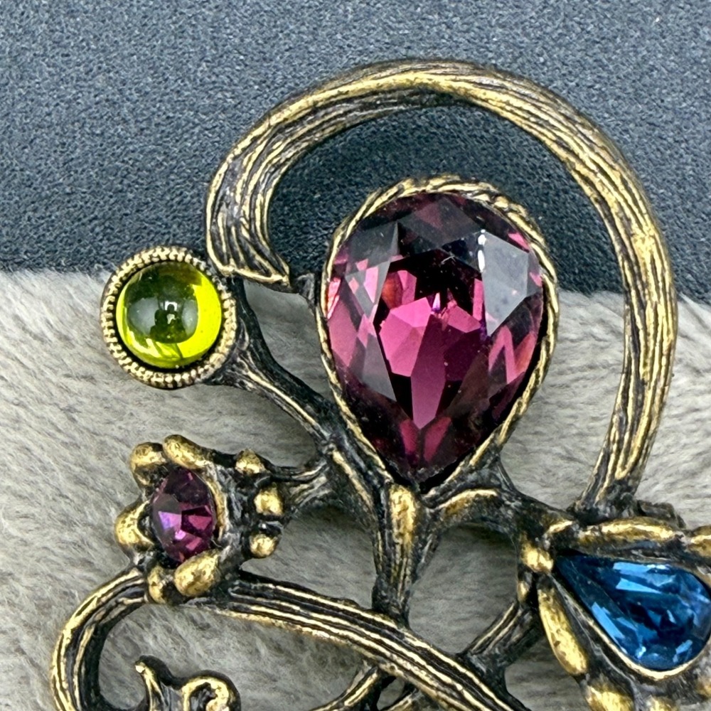 Vintage 1928 Brooch Gold Tone Rhinestone - Picture 4 of 9